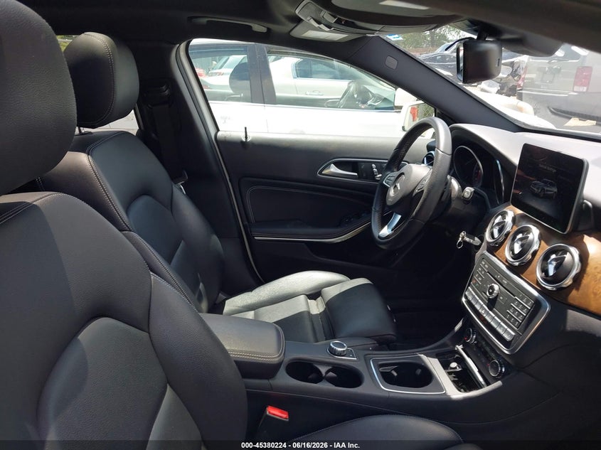 2018 MERCEDES-BENZ GLA 250 4MATIC — Photo 5