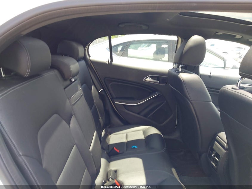 2018 MERCEDES-BENZ GLA 250 4MATIC — Photo 8