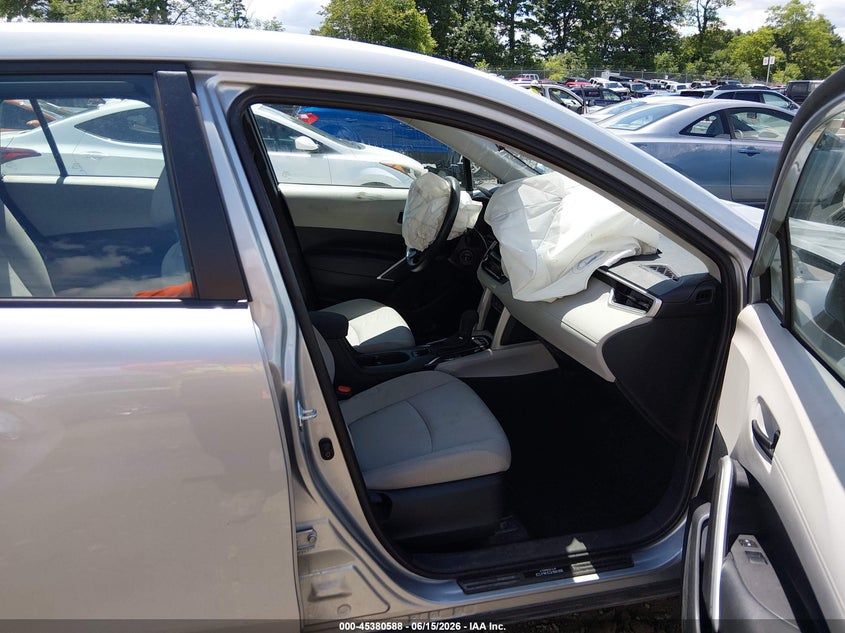 2025 TOYOTA COROLLA CROSS auction photo 5