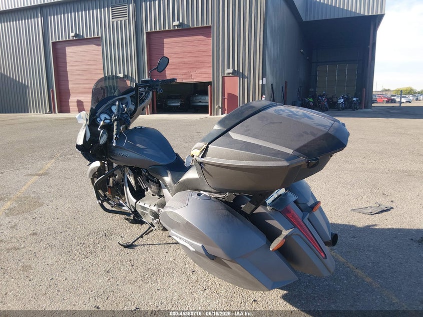 2016 VICTORY MAGNUM MOTO 2