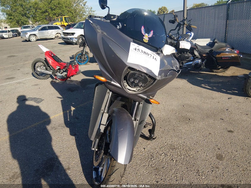 2016 VICTORY MAGNUM MOTO 2