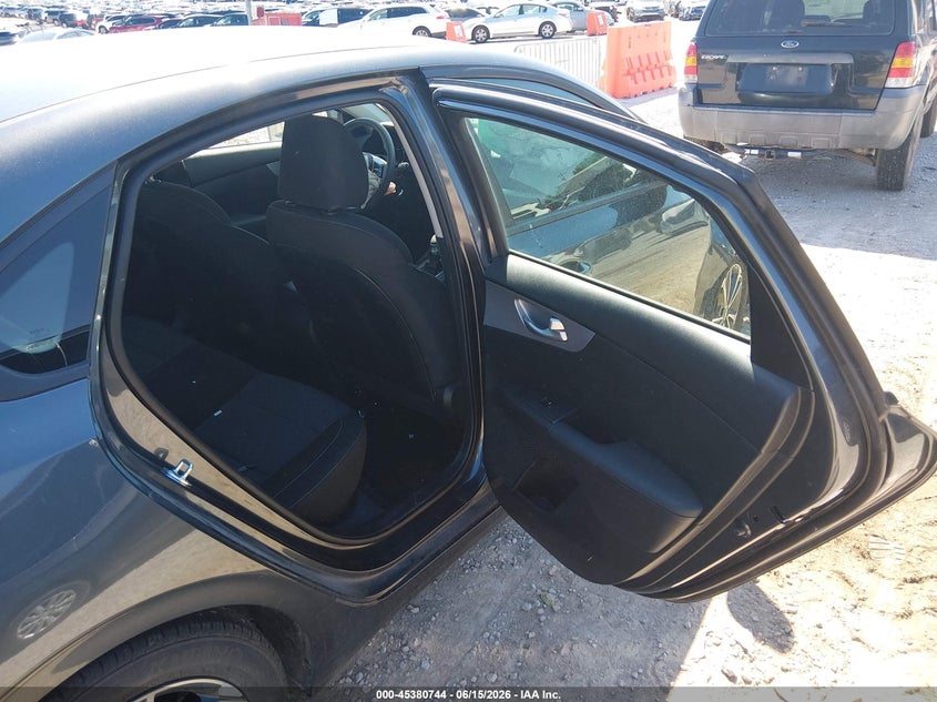 2024 KIA FORTE auction photo 8