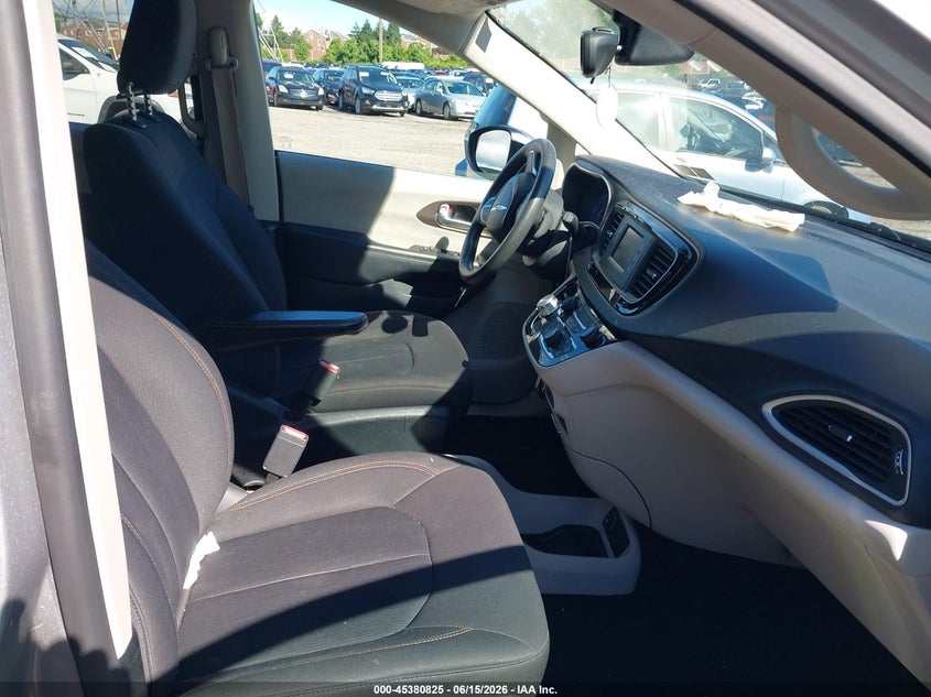 VIN 2C4RC1CG2HR628432 2017 CHRYSLER PACIFICA LX