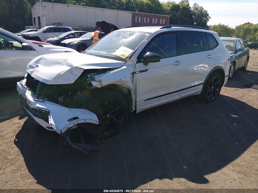 2023 VOLKSWAGEN TIGUAN auction photo 2