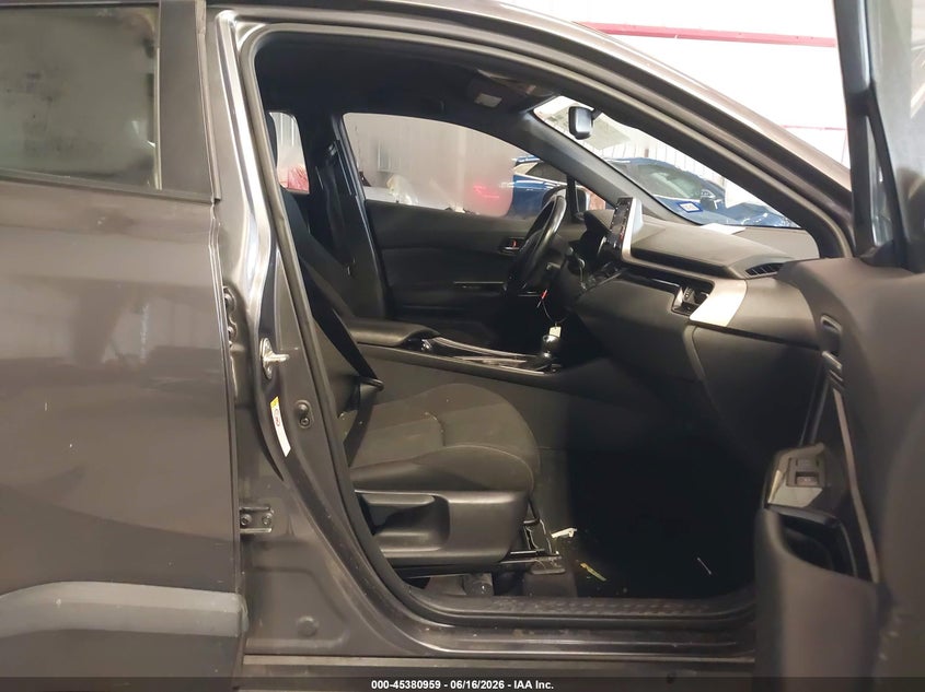 2019 TOYOTA C-HR auction photo 5