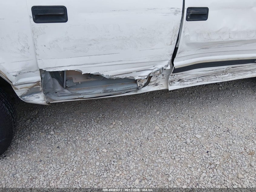 1999 CHEVROLET SUBURBAN auction photo 6