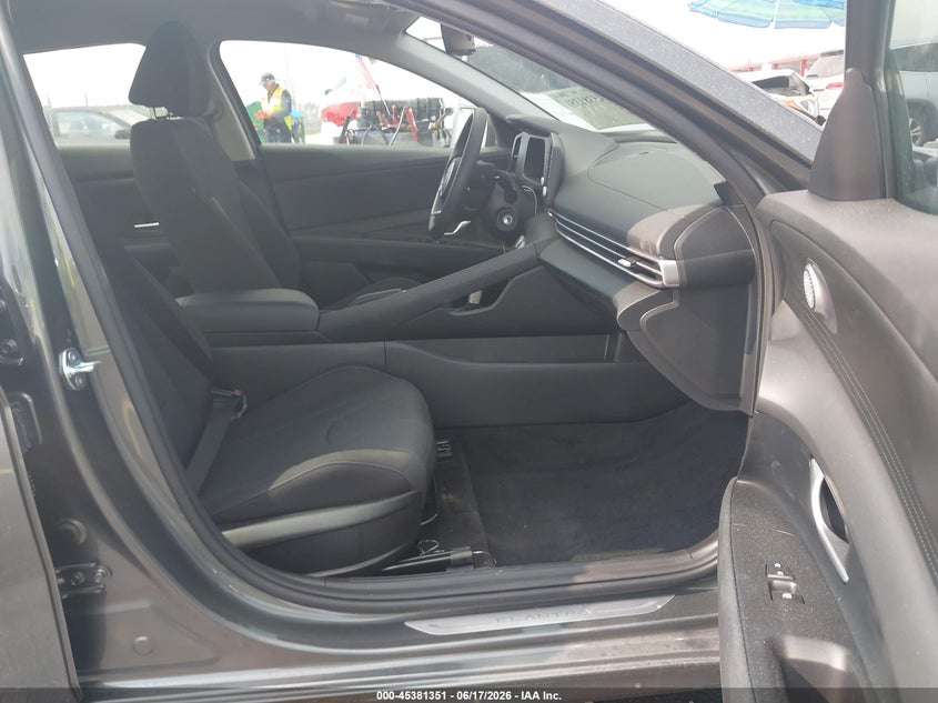 2026 HYUNDAI ELANTRA auction photo 5