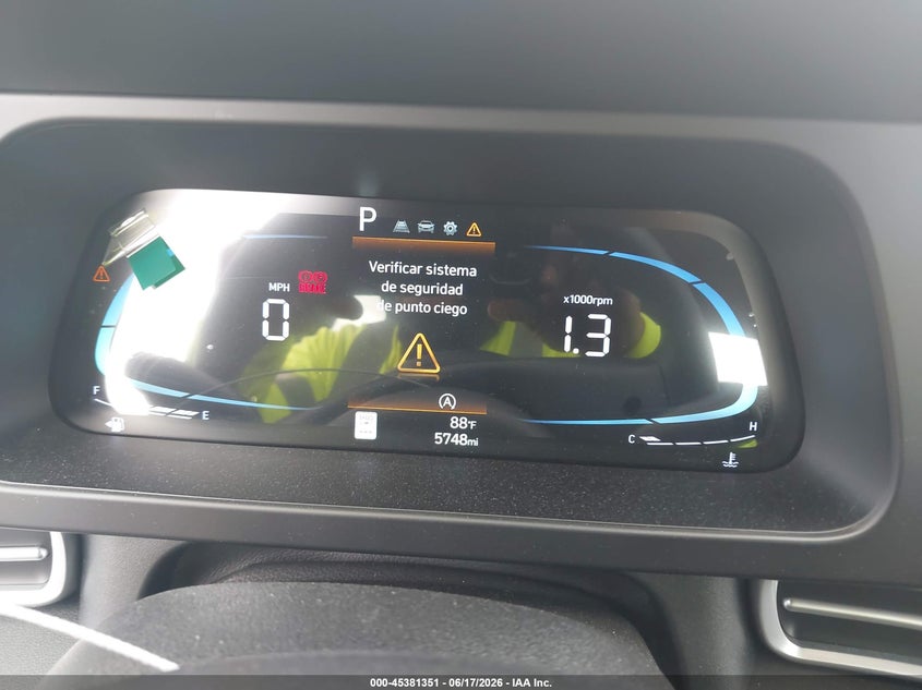 2026 HYUNDAI ELANTRA auction photo 7