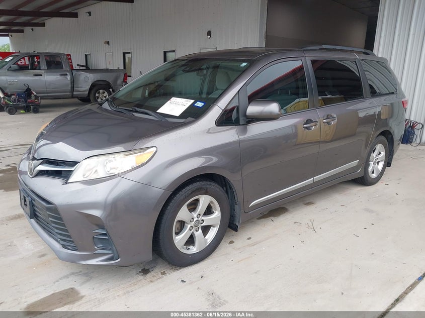 2018 Toyota Sienna Le 8 Passenger 5TDKZ3DC3JS901897 photo 1