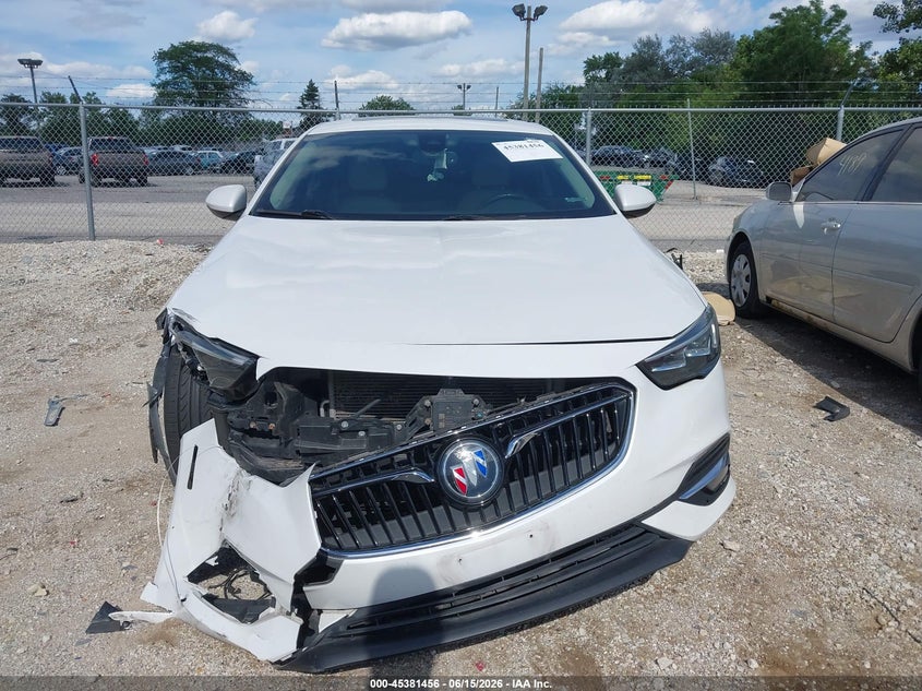 2018 Buick Regal Sportback Essence VIN: W04GP6SX5J1065780 Lot: 45381456