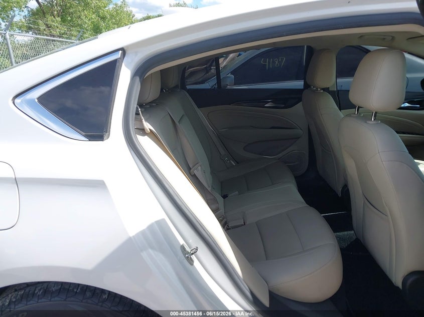 2018 Buick Regal Sportback Essence VIN: W04GP6SX5J1065780 Lot: 45381456