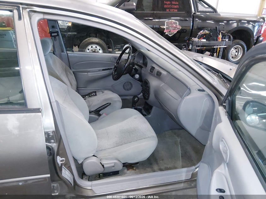 2001 FORD ESCORT auction photo 5
