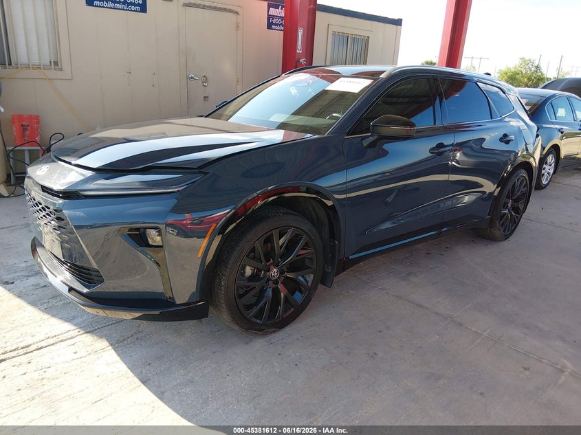 2025 TOYOTA CROWN SIGNIA auction photo 2