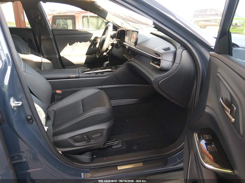 2025 TOYOTA CROWN SIGNIA auction photo 5