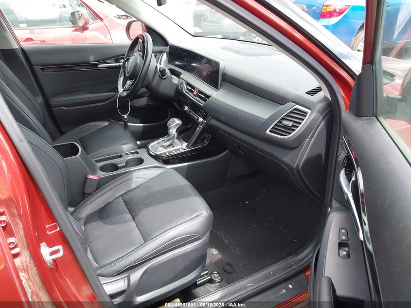 2024 KIA SELTOS auction photo 5