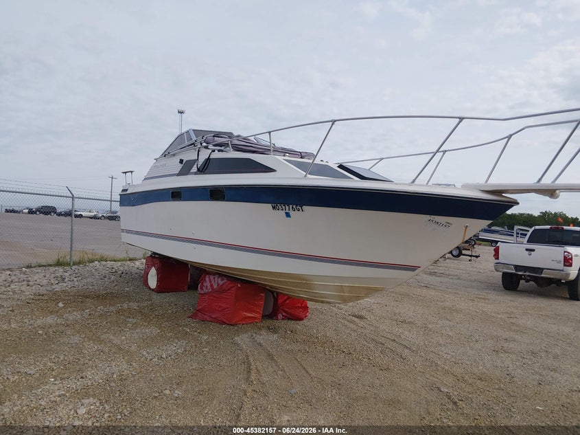 1985 BAYLINER 27' auction photo 1