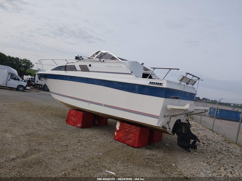 1985 BAYLINER 27' auction photo 3