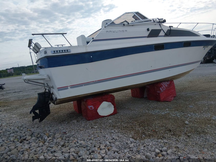 1985 BAYLINER 27' auction photo 4