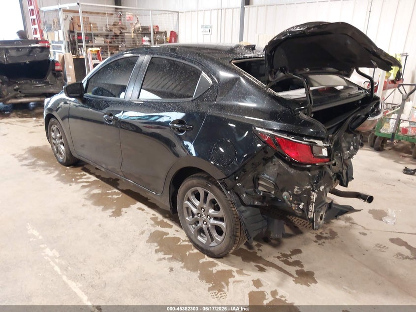 2019 TOYOTA YARIS auction photo 3