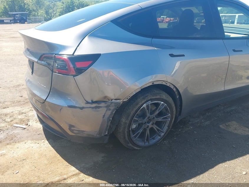 2025 TESLA MODEL Y auction photo 6