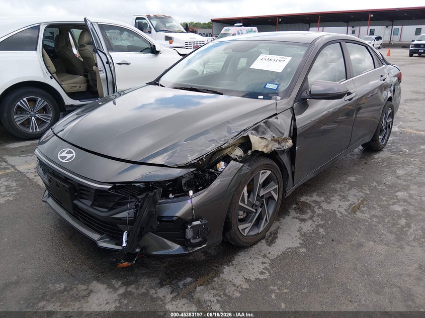 2026 HYUNDAI ELANTRA auction photo 2