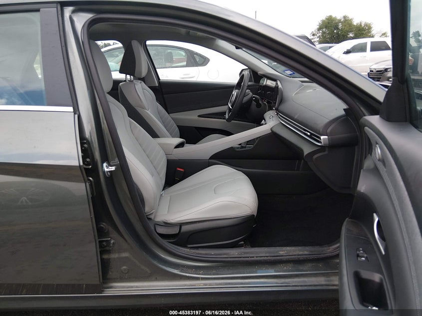 2026 HYUNDAI ELANTRA auction photo 5