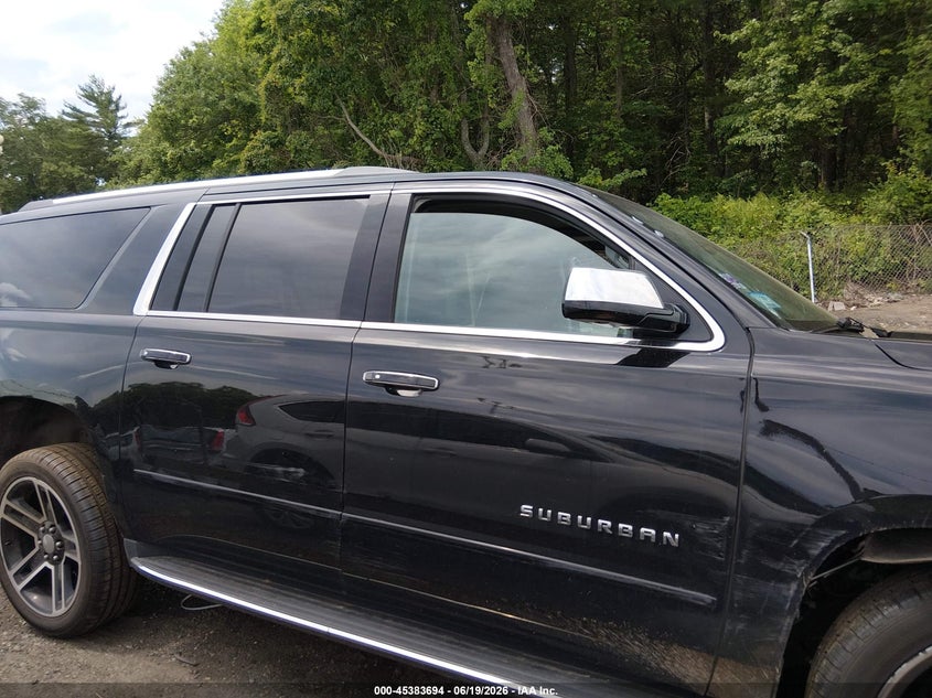 CHEVROLET SUBURBAN - zdjęcie 13