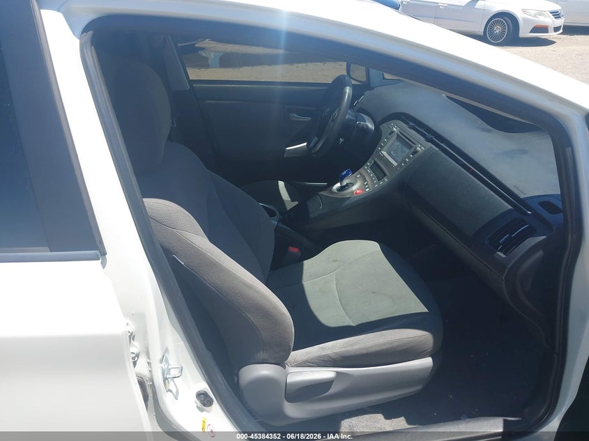 2015 TOYOTA PRIUS auction photo 5