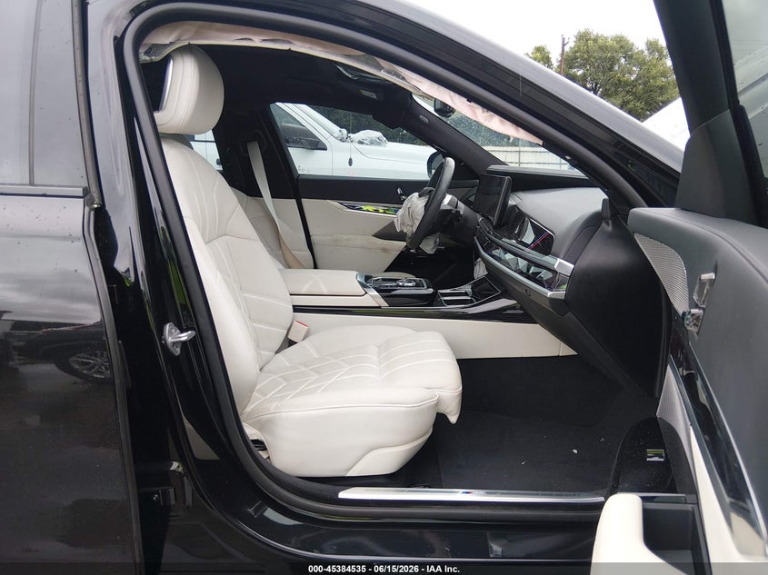 2024 BMW I7 auction photo 5