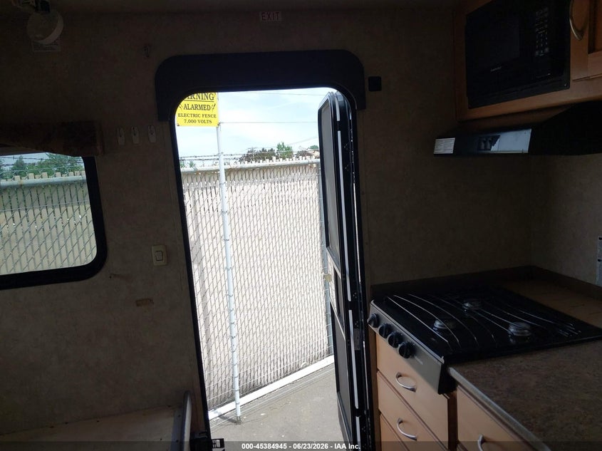 2014 ADVENTURER TRUCK CAMPER auction photo 8