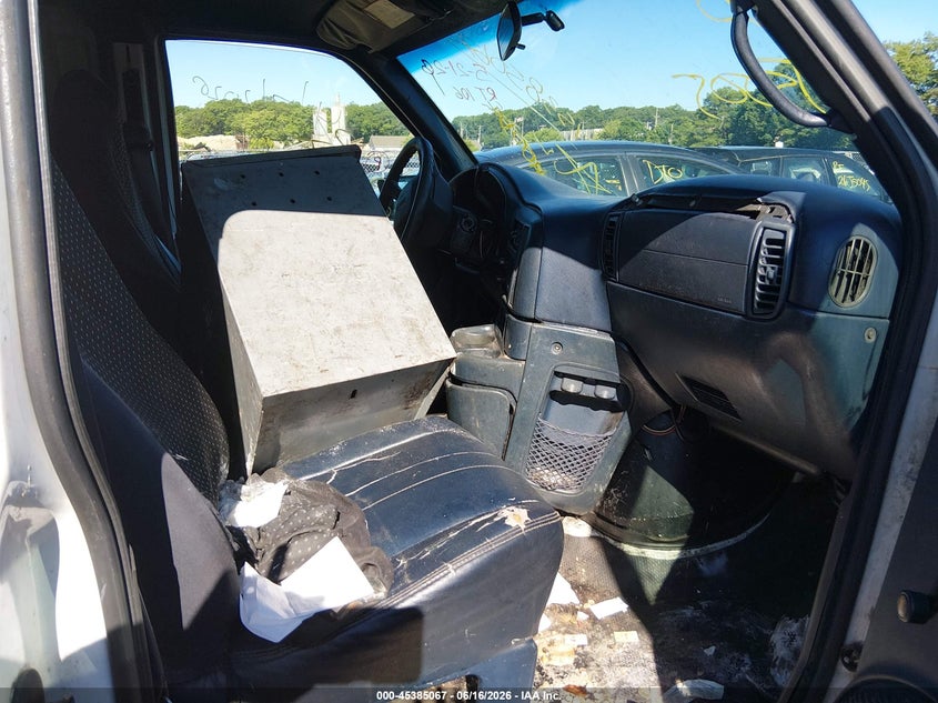 2002 GMC SAFARI auction photo 5
