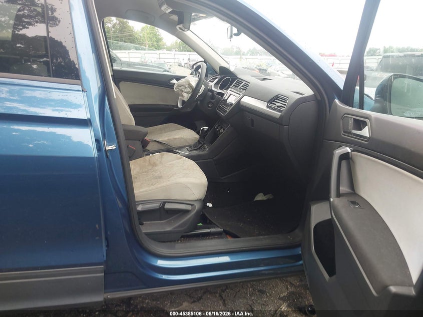 2020 VOLKSWAGEN TIGUAN auction photo 5