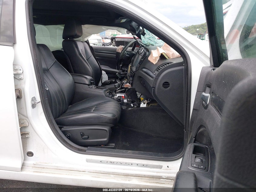 2014 CHRYSLER 300 auction photo 5