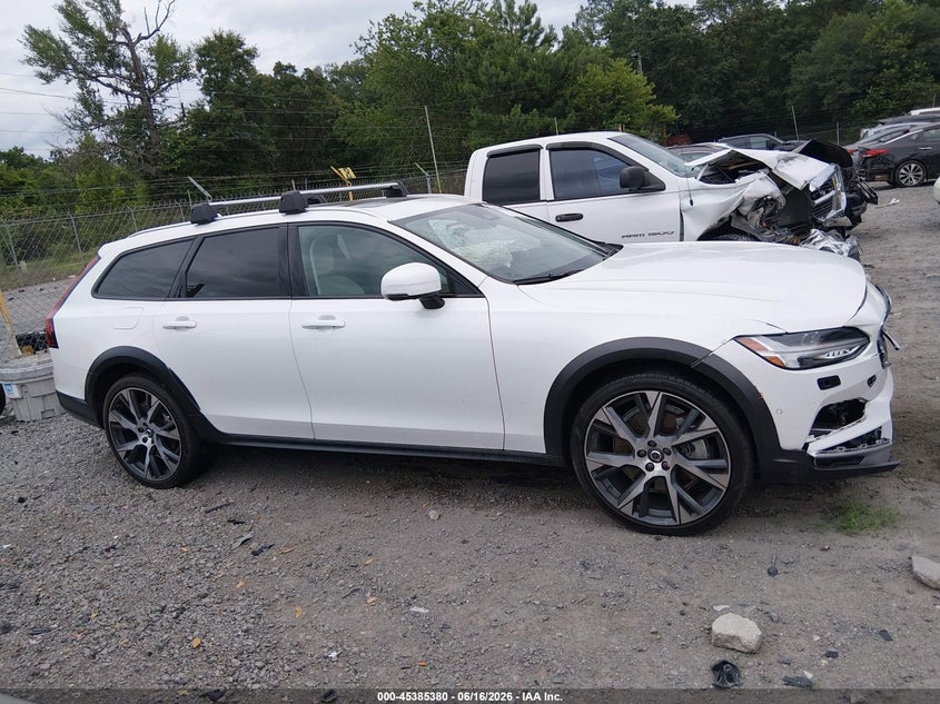 2025 Volvo V90 Cross Country Ultra, B6 Awd Gas (Mild Hybrid) VIN: YV4062NL1S1199521 Lot: 45385380