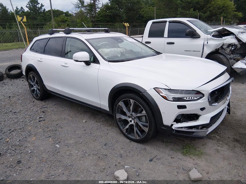 2025 VOLVO V90 CROSS COUNTRY auction photo 1
