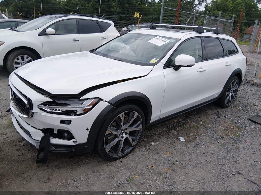 2025 VOLVO V90 CROSS COUNTRY auction photo 2