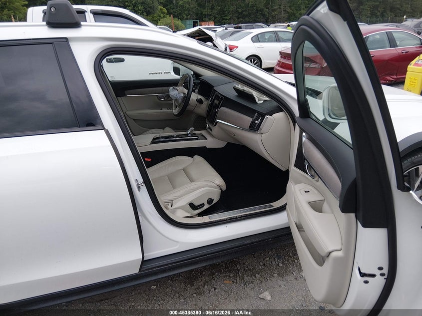 2025 VOLVO V90 CROSS COUNTRY auction photo 5