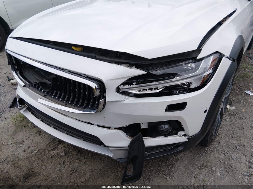 2025 VOLVO V90 CROSS COUNTRY auction photo 6