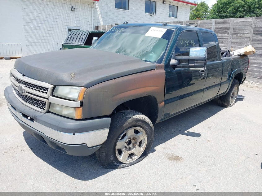 2004 CHEVROLET SILVERADO PICKUP 5.3L V-8 295HP