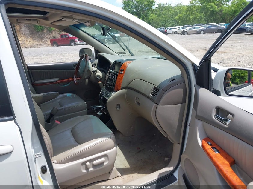 2008 TOYOTA SIENNA auction photo 5