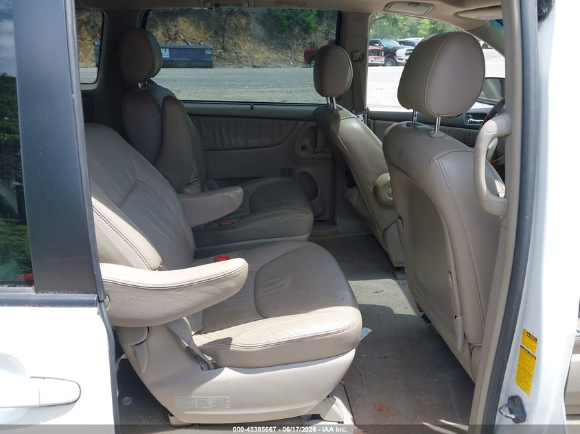 2008 TOYOTA SIENNA auction photo 8