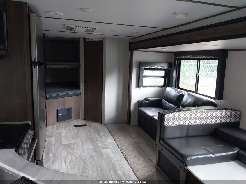 2021 AVENGER TRAVEL TRAILER auction photo 5