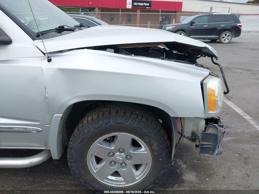 2005 Dodge Dakota Laramie VIN: 1D7HW58N15S194196 Lot: 45386098