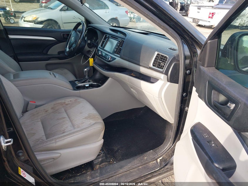 2018 TOYOTA HIGHLANDER auction photo 5