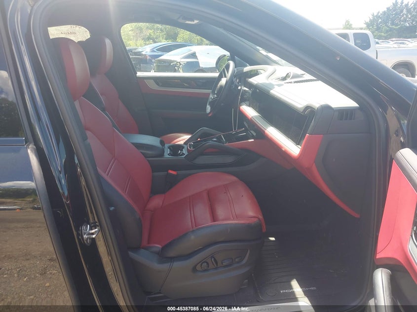 2025 PORSCHE CAYENNE COUPE auction photo 5