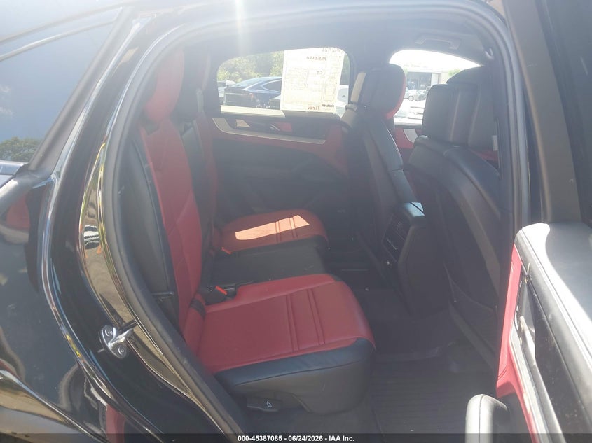 2025 PORSCHE CAYENNE COUPE auction photo 8