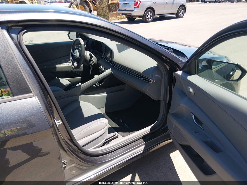 2021 HYUNDAI ELANTRA auction photo 5
