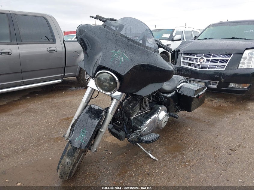 2012 HARLEY-DAVIDSON FLHX auction photo 2
