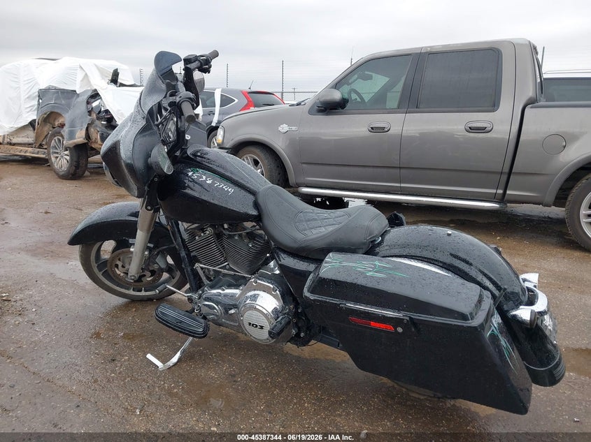 2012 HARLEY-DAVIDSON FLHX auction photo 3