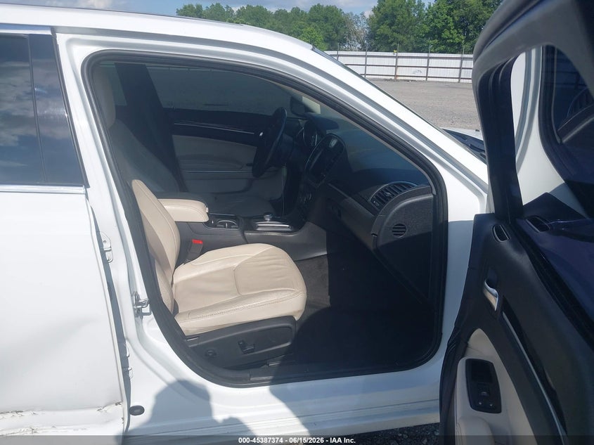 2016 CHRYSLER 300 auction photo 5